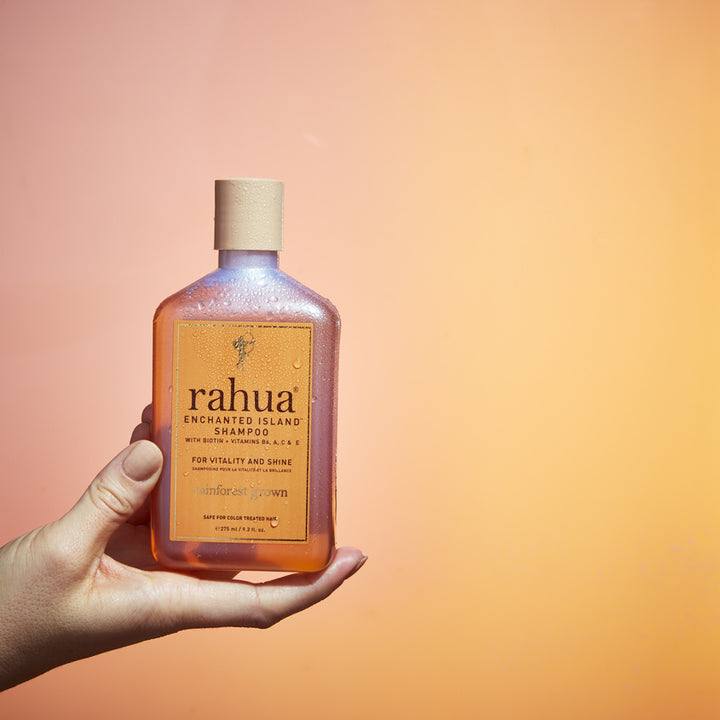 Moisturizing shampoo for giving strength and shine to hair 275 ml
