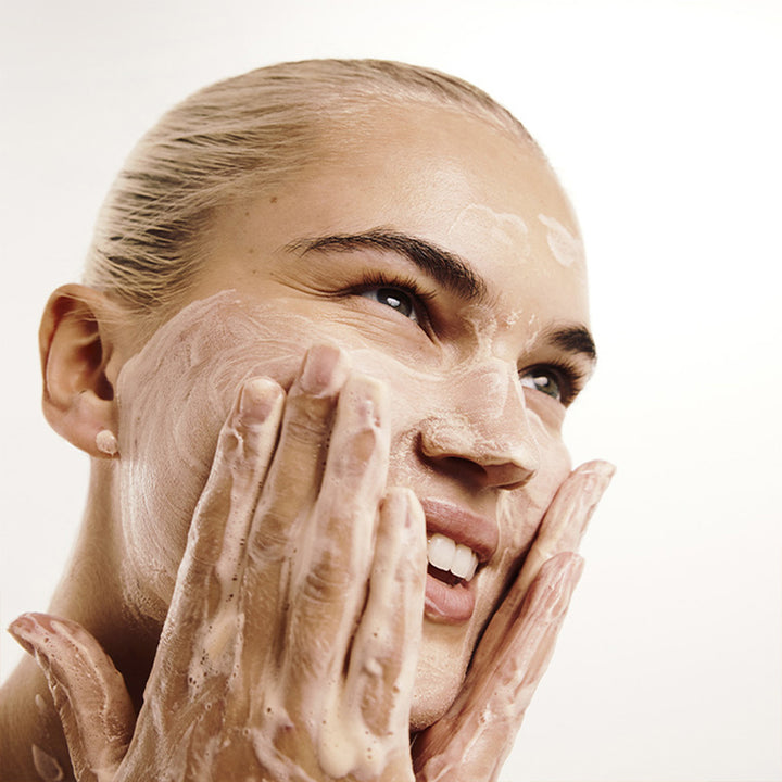 VITAMIN C & CAFFEINE FACIAL CLEANSING BAR, 100G