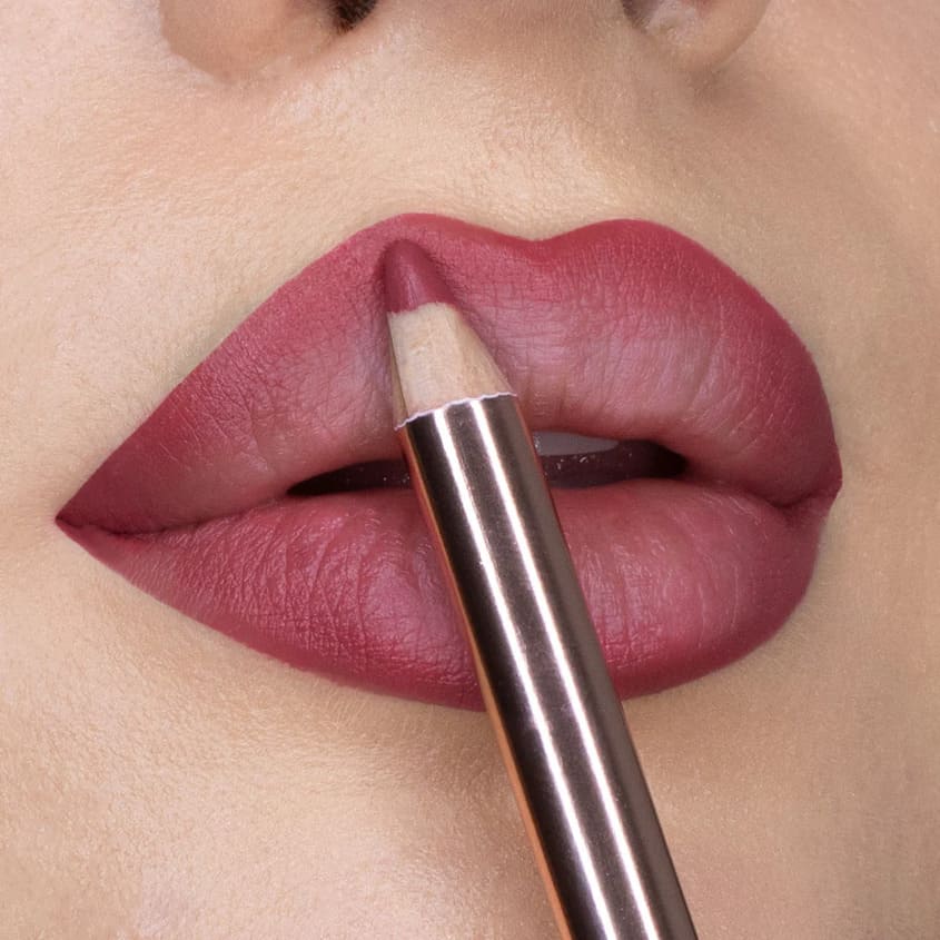 CHIARA FERRAGNI Kiss Essential Lip Kit 12