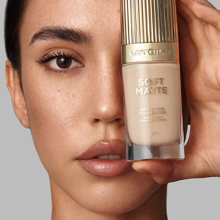 Mattifying foundation SOFT MATTE 002 Light, 30 ml