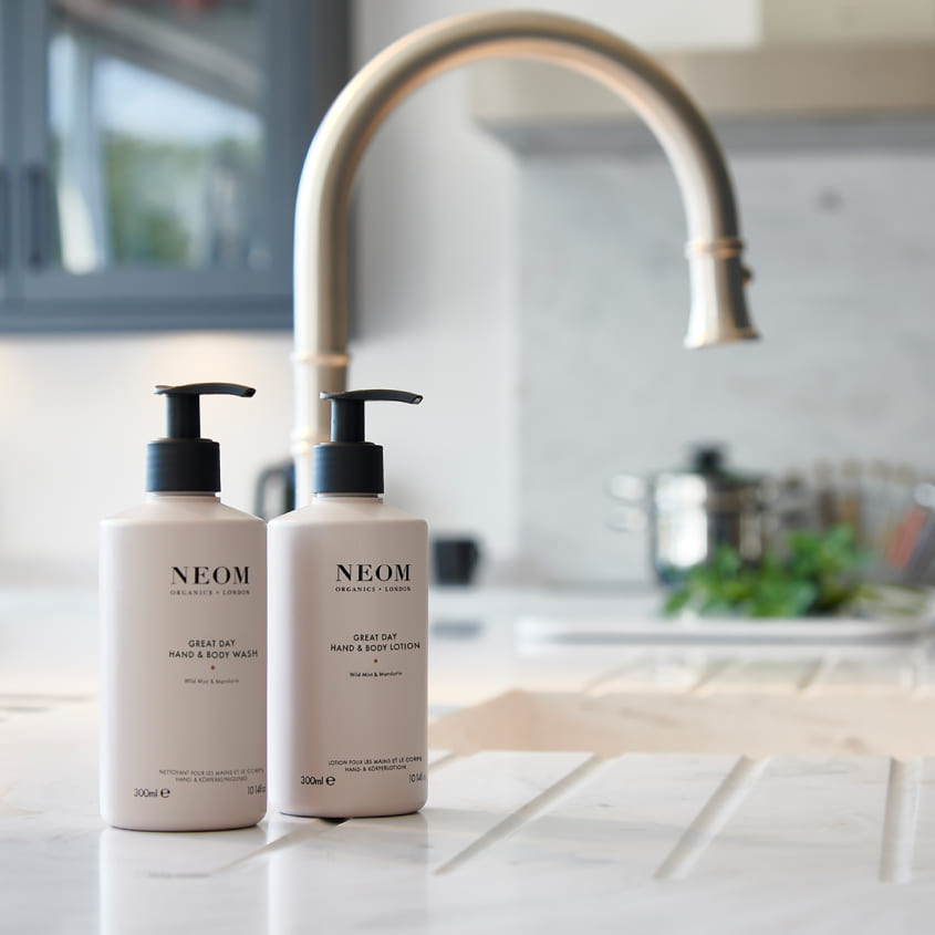 NEOM ORGANICS BODY AND HAND LOTION GREAT DAY 300ML – صورة 5