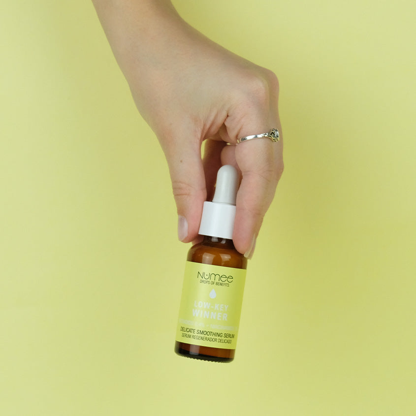 NUMEE DROPS OF BENEFITS LOW-KEY WINNER DELICATE SMOOTHING SERUM 30ML