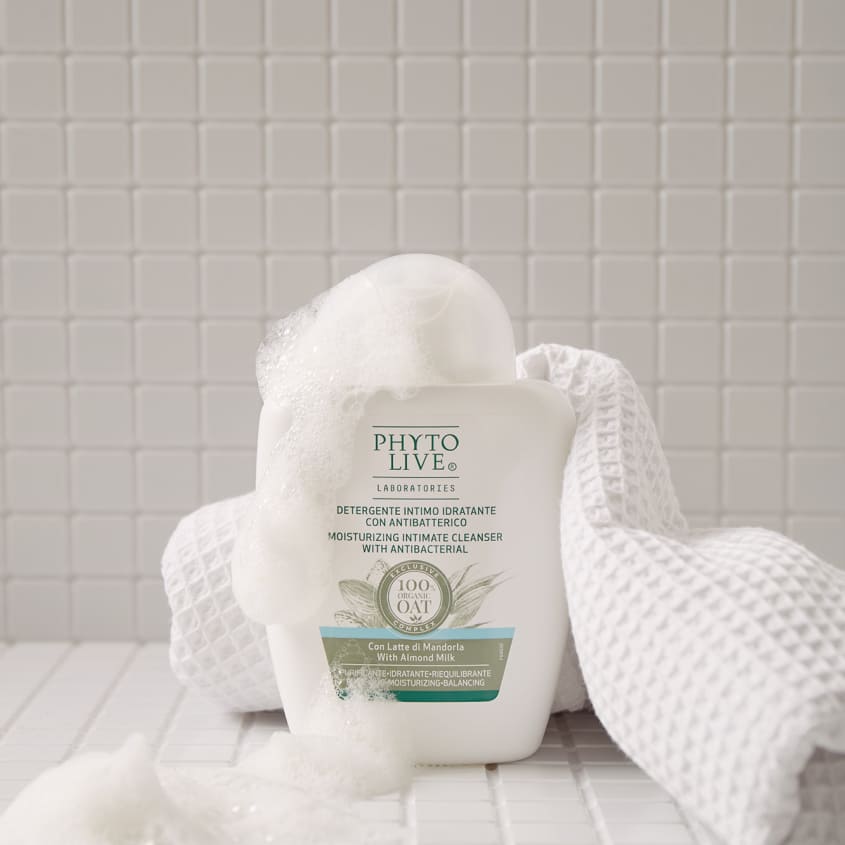 PHYTO LIVE INTIMATE ANTIBACTERIAL MOISTURIZING CLEANSER ALMOND MILK 250ML