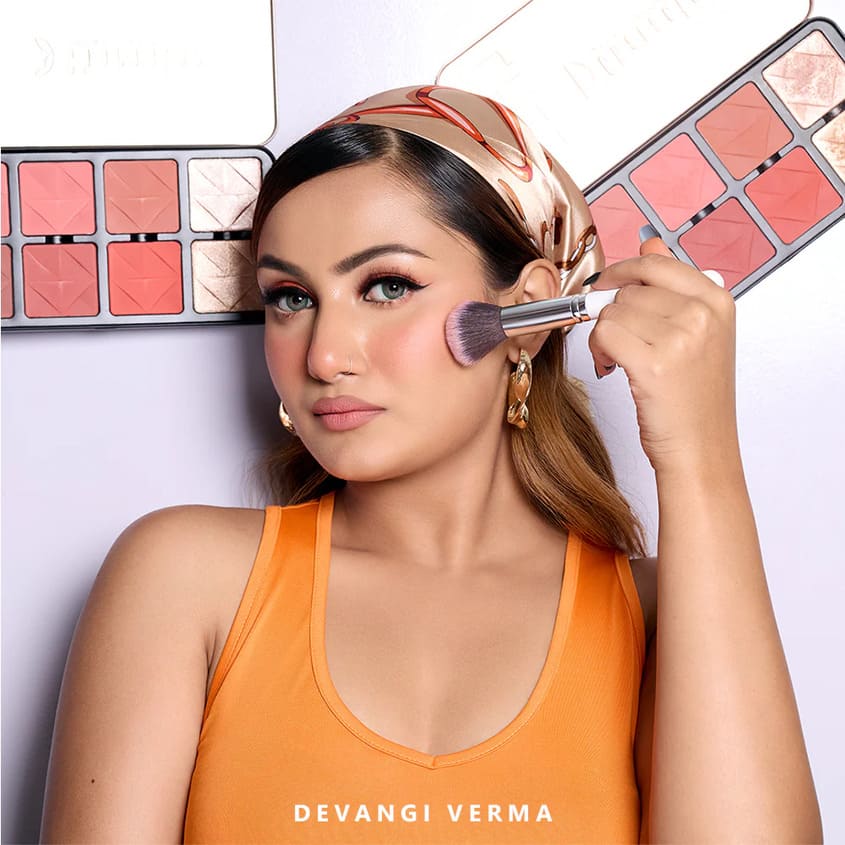 CHARACTER Pro Highlighter & Blush Palette