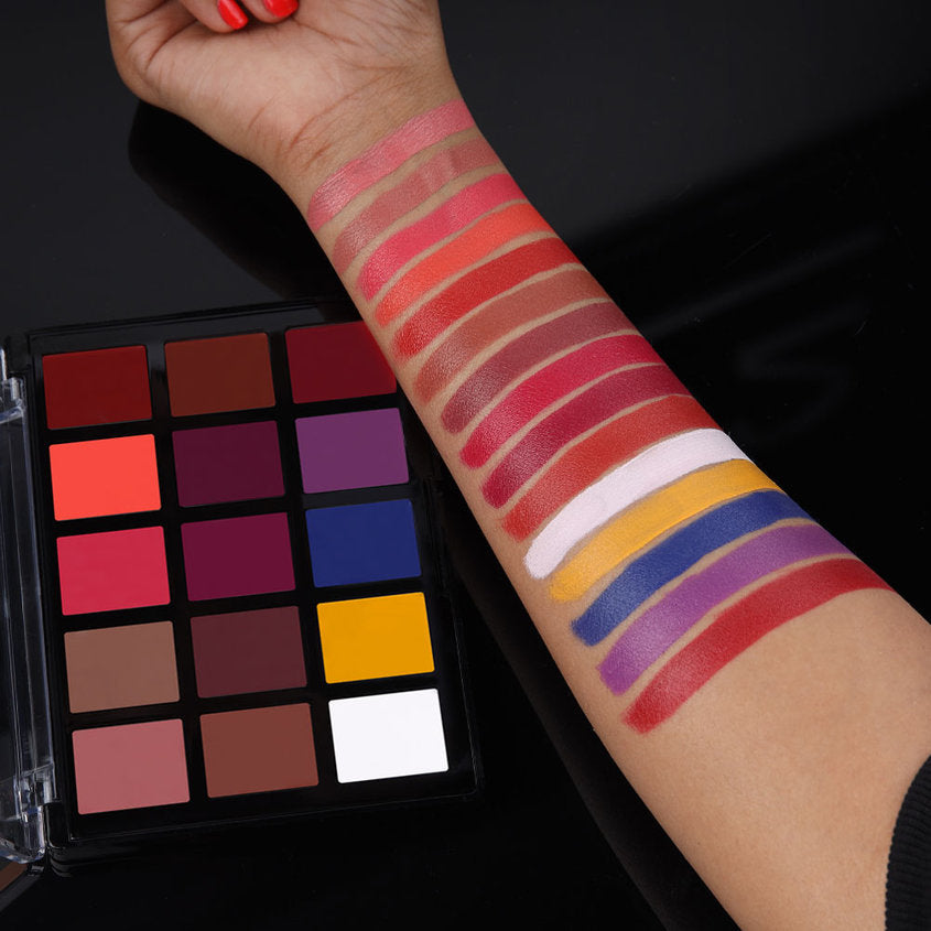CHARACTER 15 Color Lip Define Palette