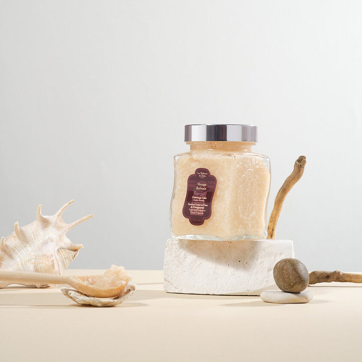 Coconut-Rice Body Scrub Lotus and Frangipani Voyage Balinais Lulur Scrub