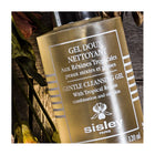Gentle Cleansing Gel With Tropical Resins