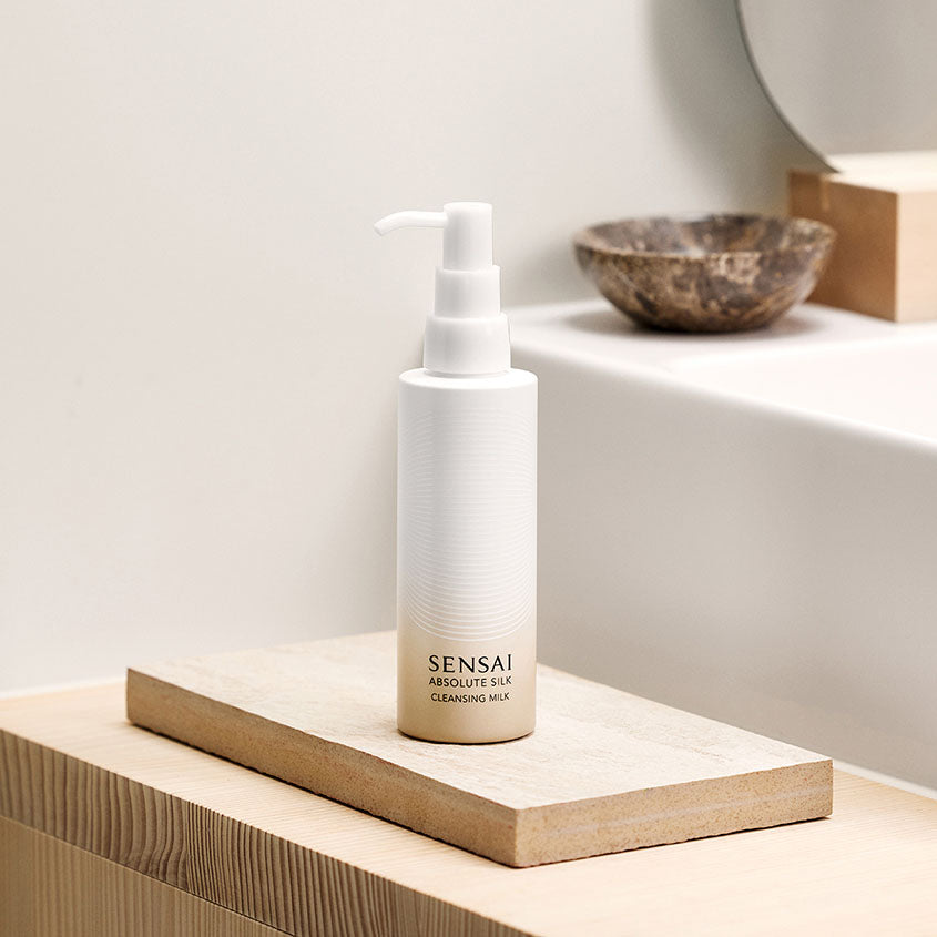 SENSAI ABSOLUTE SILK CLEANSING MILK