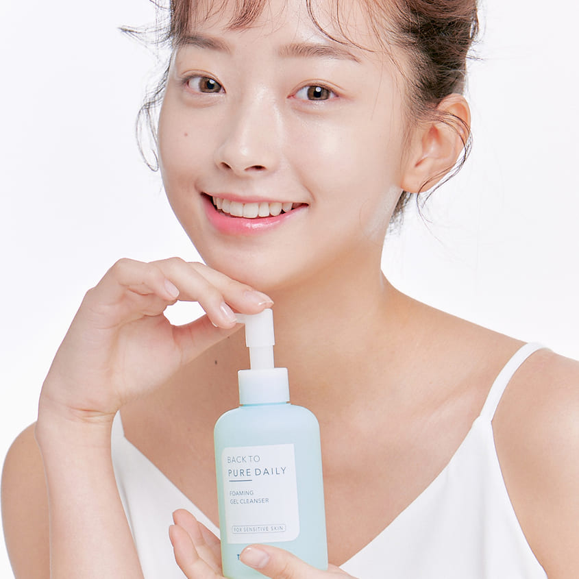 BACK TO PURE DAILY FOAMING GEL CLEANSER 200ML
